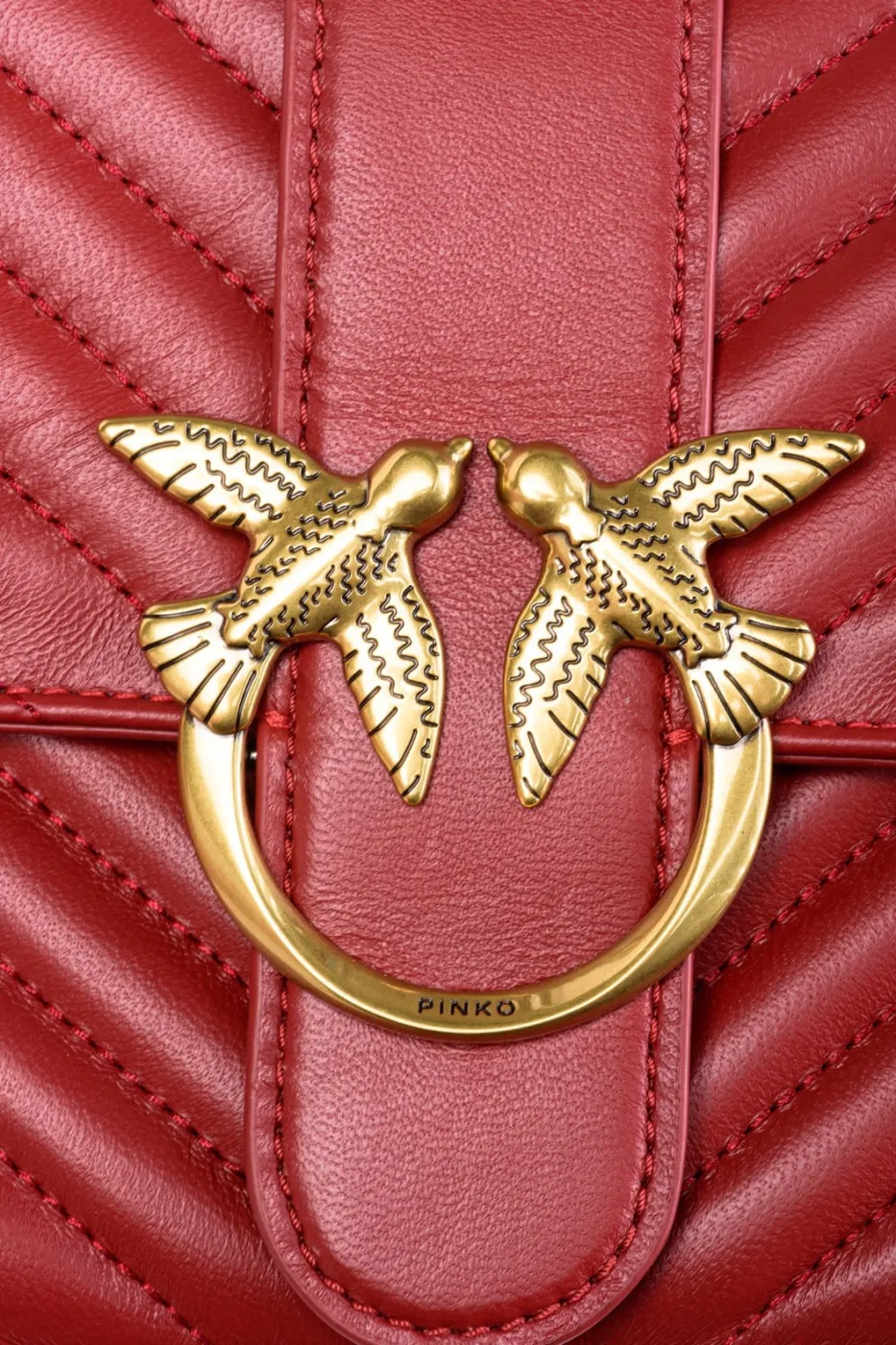 CLASSIC LOVE BAG ICON CHEVRON — ruby red-antique gold — фото 5