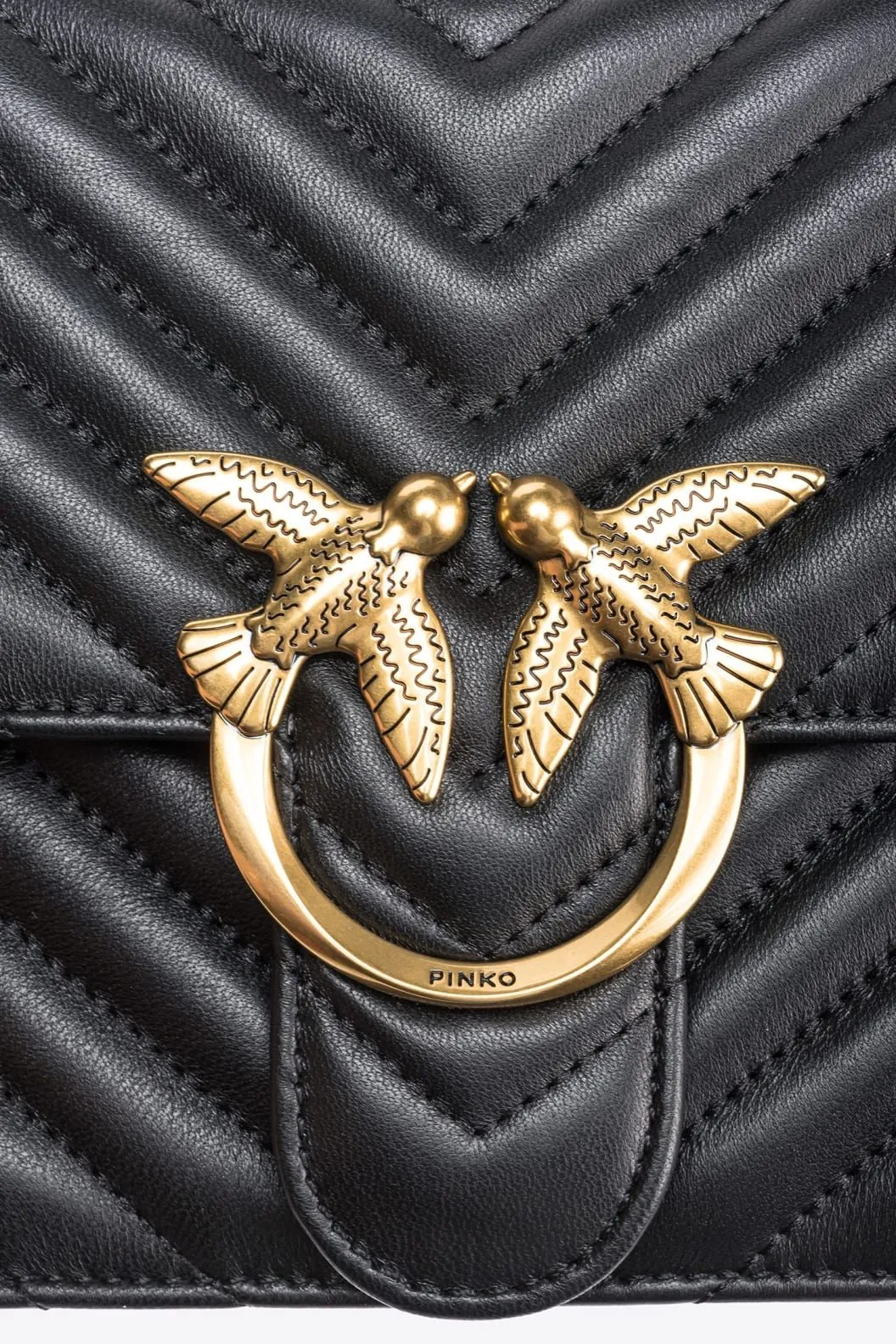 MINI LOVE BAG ONE CHEVRON — black/antique gold — фото 4